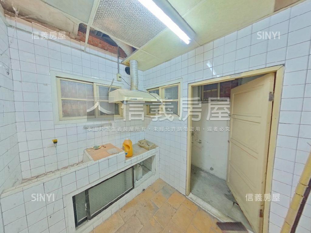 東山路稀有大面寬平房房屋室內格局與周邊環境