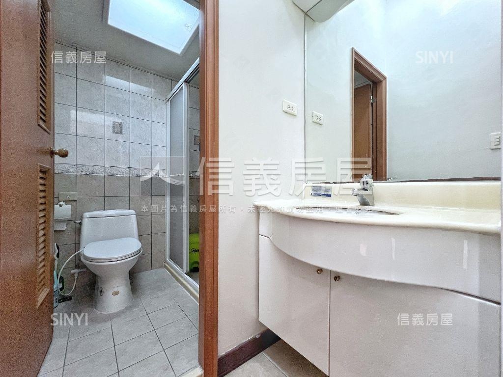 巨蛋臻邸景觀雙平車房屋室內格局與周邊環境