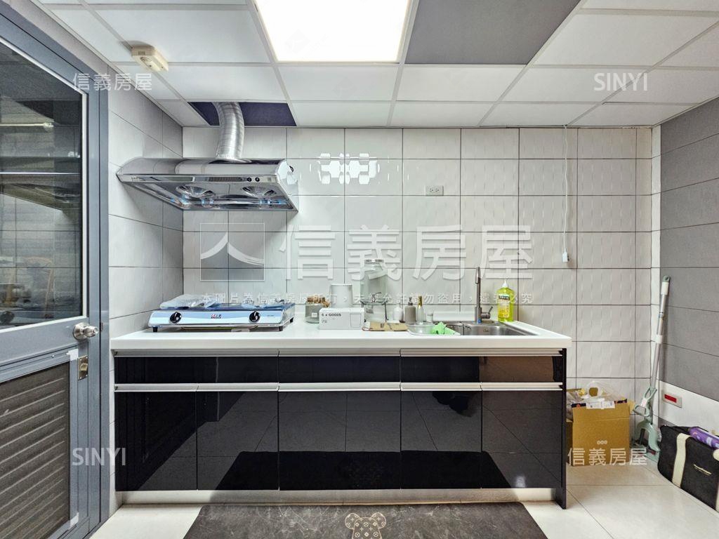 民權經典５樓三房車位房屋室內格局與周邊環境