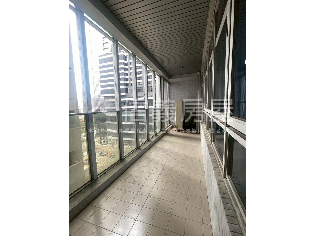 七期親家市政廣場商辦房屋室內格局與周邊環境