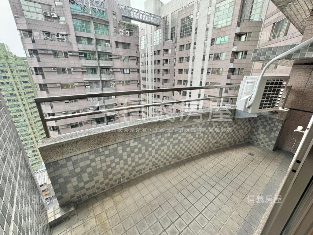 宏全高樓附車位房屋室內格局與周邊環境