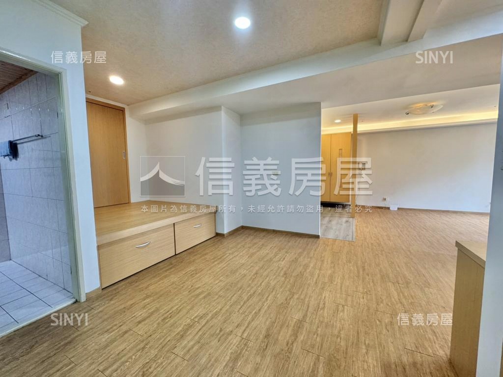 宏全高樓附車位房屋室內格局與周邊環境