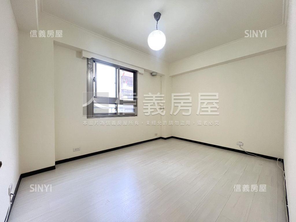 運動公園●邊間３房車位房屋室內格局與周邊環境