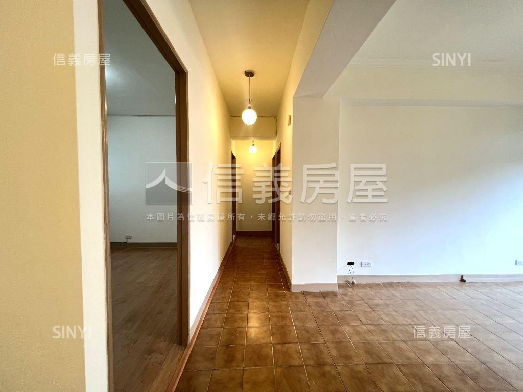 運動公園●邊間３房車位房屋室內格局與周邊環境