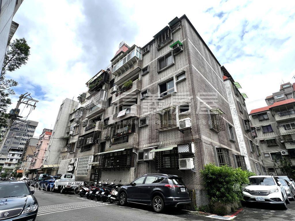 運動公園●邊間３房車位房屋室內格局與周邊環境