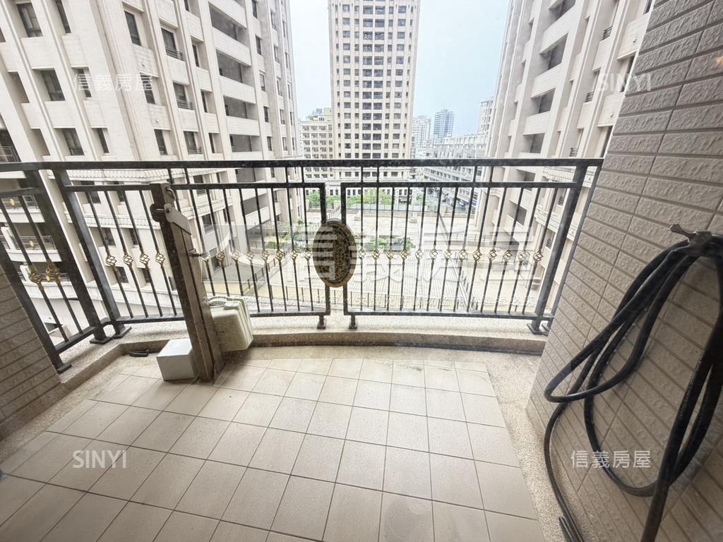 一極稀有三房雙車位房屋室內格局與周邊環境