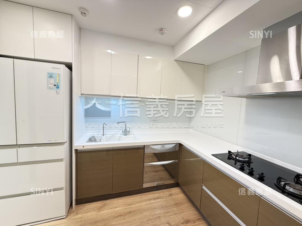 一極稀有三房雙車位房屋室內格局與周邊環境