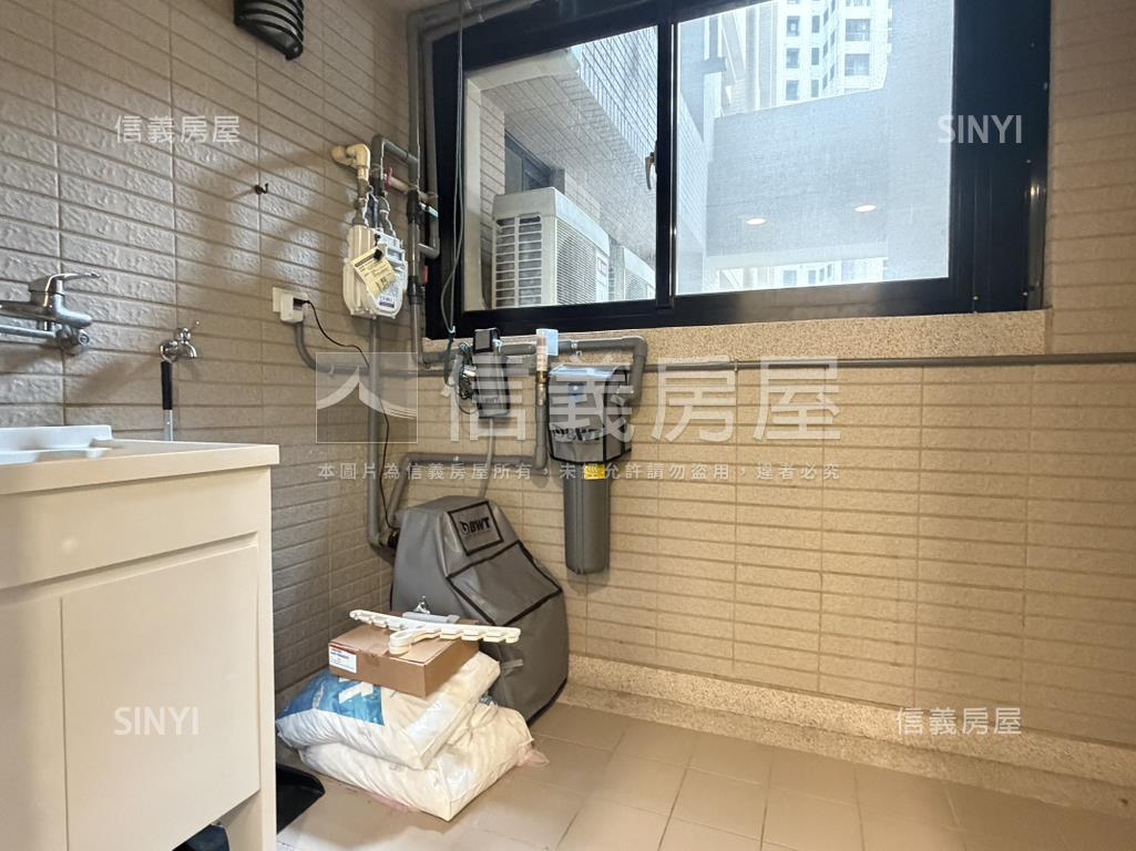 一極稀有三房雙車位房屋室內格局與周邊環境