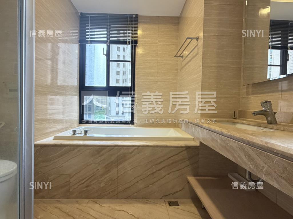 一極稀有三房雙車位房屋室內格局與周邊環境