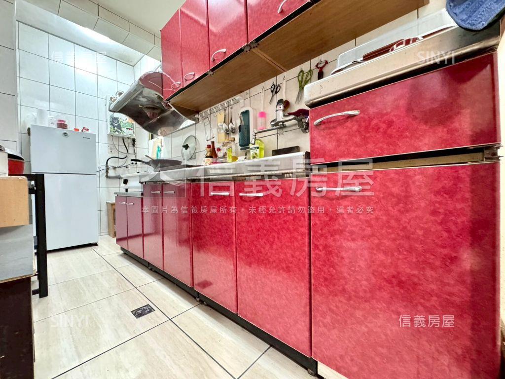 近捷運中清站三房健身公寓房屋室內格局與周邊環境