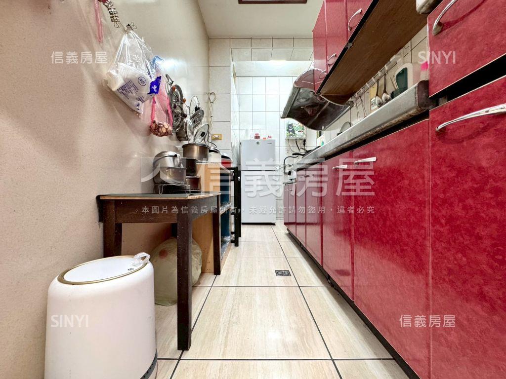 近捷運中清站三房健身公寓房屋室內格局與周邊環境