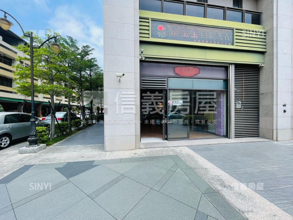 大面寬挑高金角店房屋室內格局與周邊環境