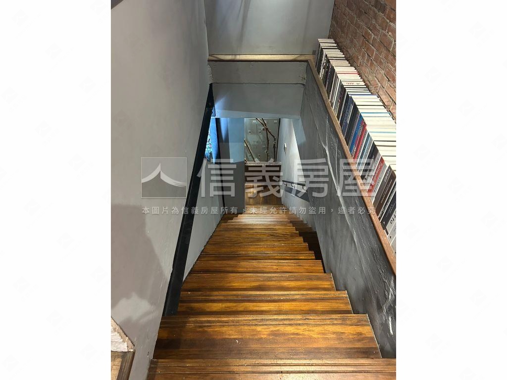 漢神巨蛋面寬約十米收租店房屋室內格局與周邊環境
