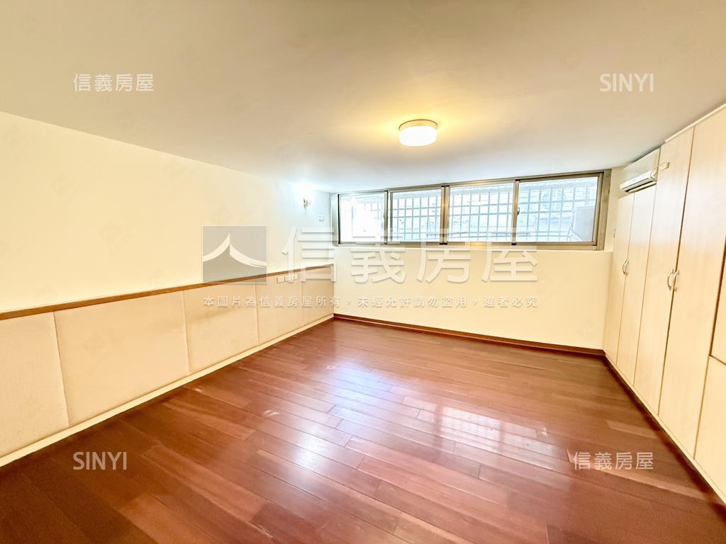 專任永吉路邊間華廈有車位房屋室內格局與周邊環境
