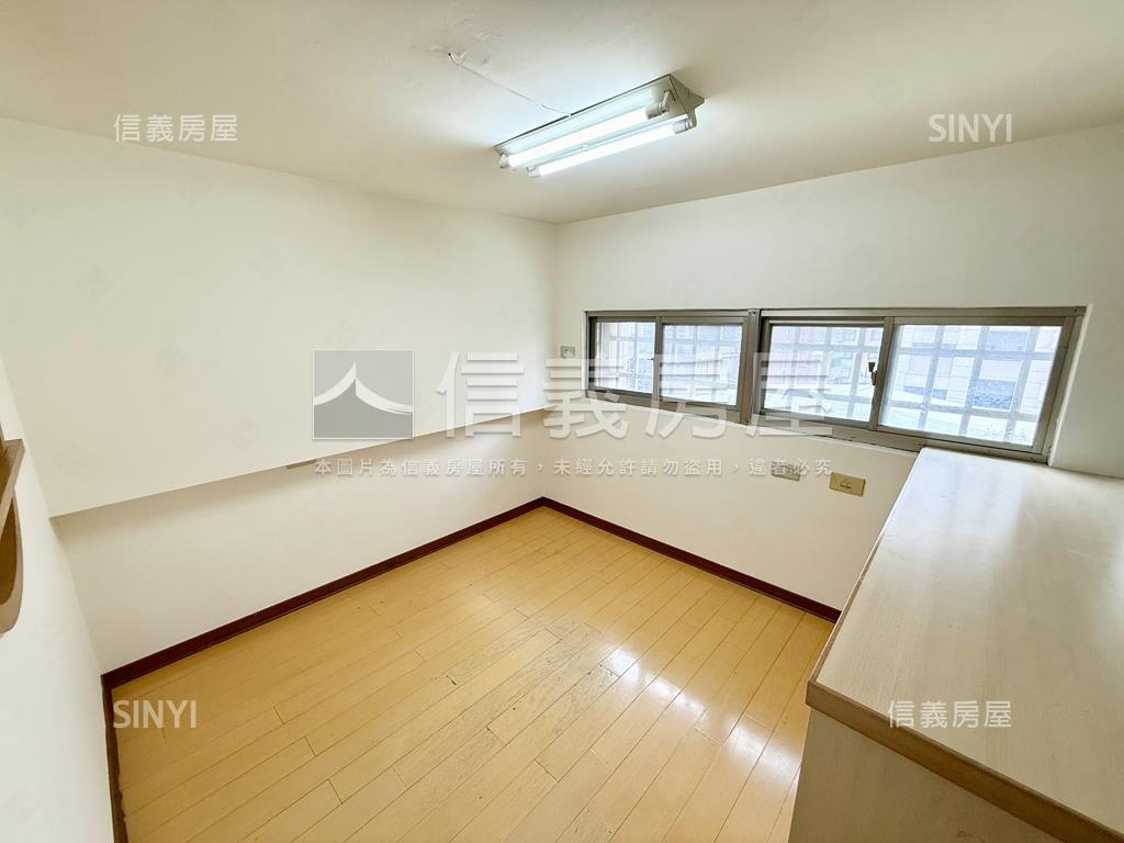 專任永吉路邊間華廈有車位房屋室內格局與周邊環境