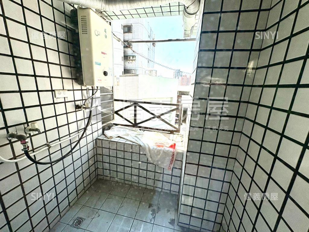西屯捷運水湳電梯三房房屋室內格局與周邊環境