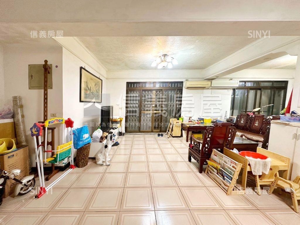 社區管理一樓大空間車位Ａ房屋室內格局與周邊環境