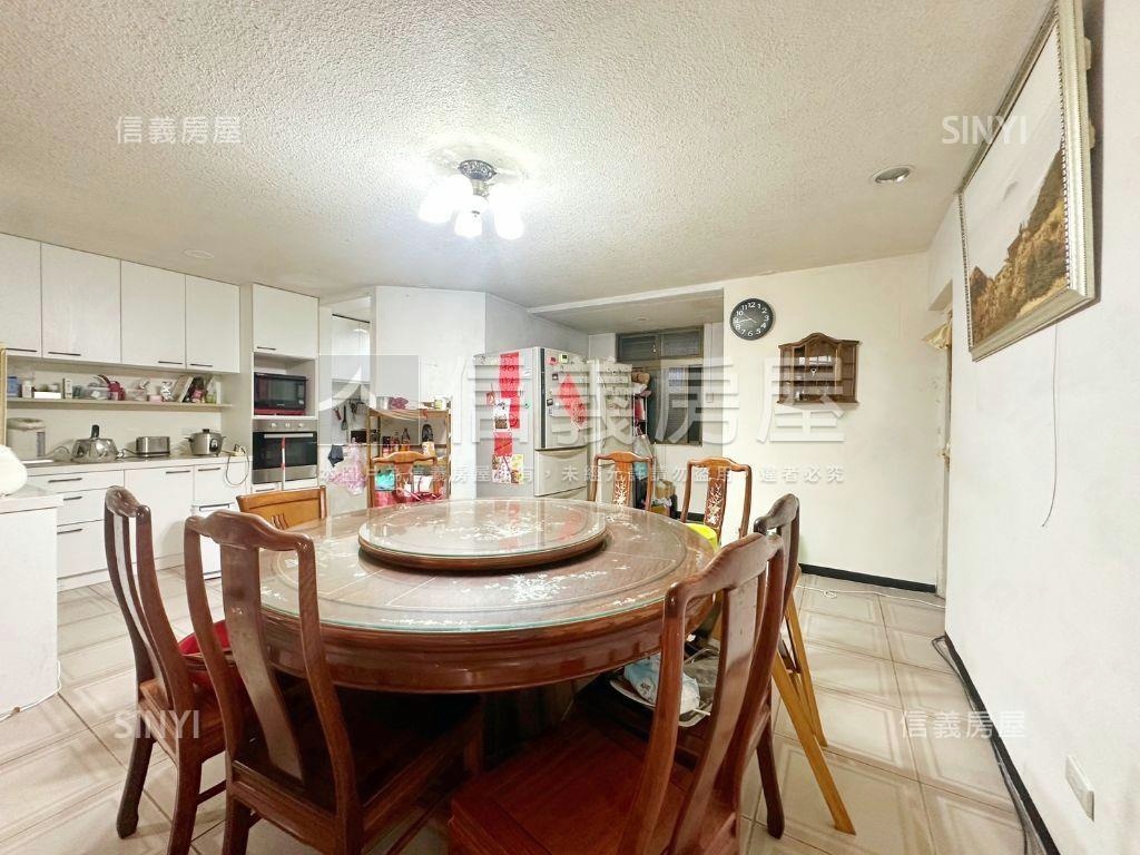 社區管理一樓大空間車位Ａ房屋室內格局與周邊環境