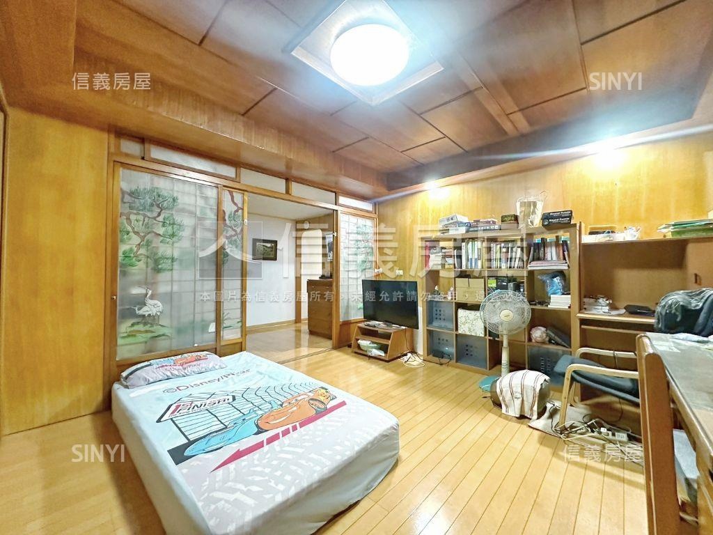 社區管理一樓大空間車位Ａ房屋室內格局與周邊環境