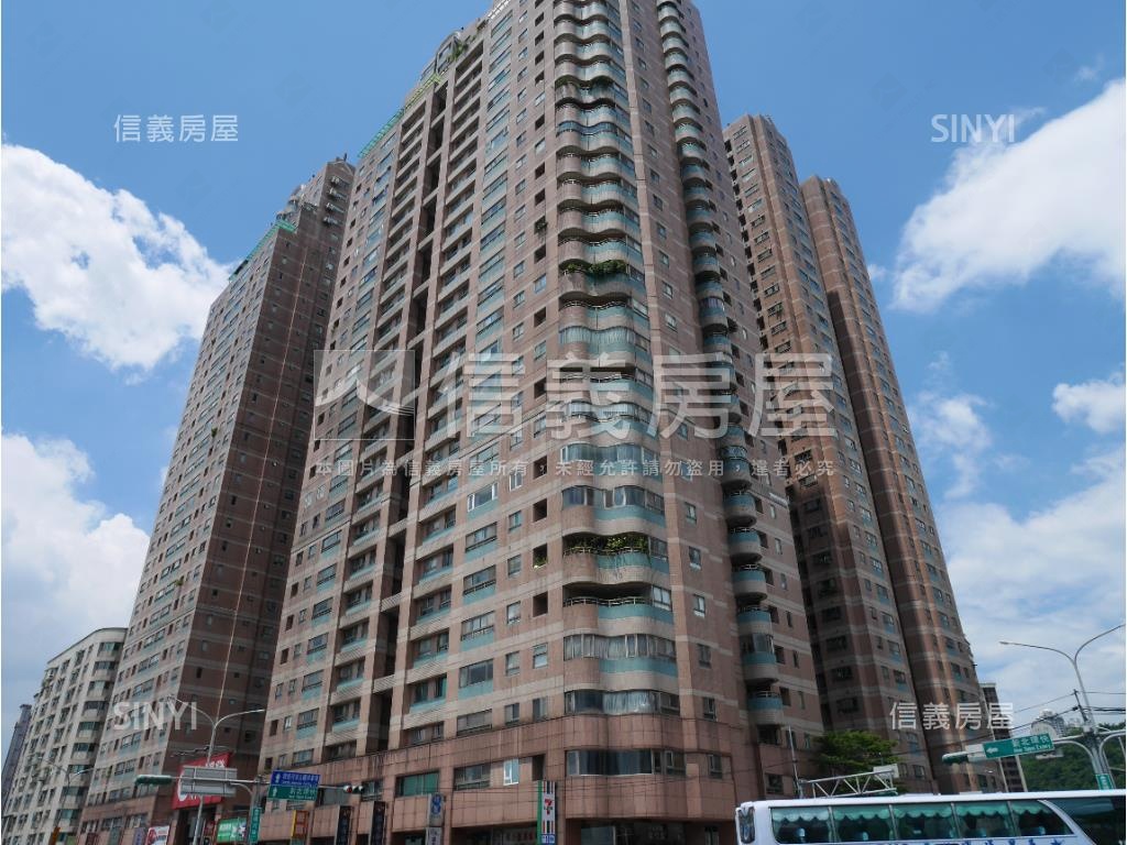 新店天闊大氣五房房屋室內格局與周邊環境