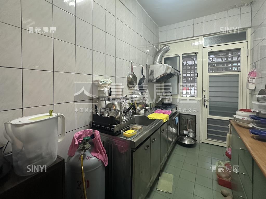 低總價地點好棒二樓房屋室內格局與周邊環境