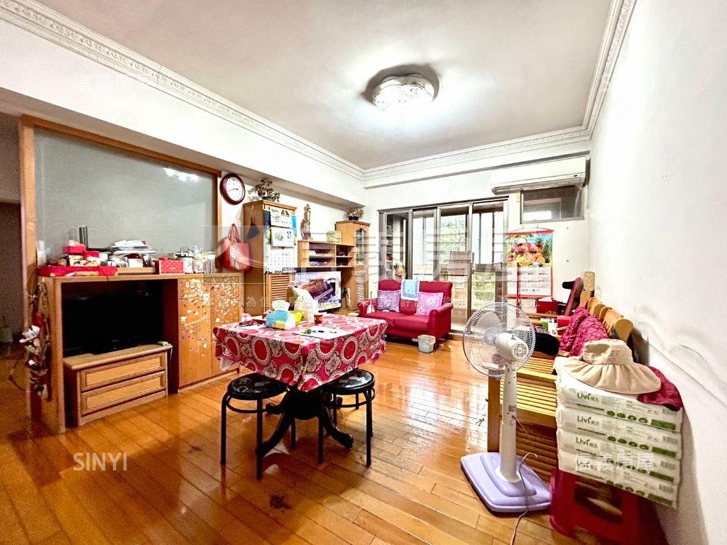 Ｅ生活優質四房房屋室內格局與周邊環境