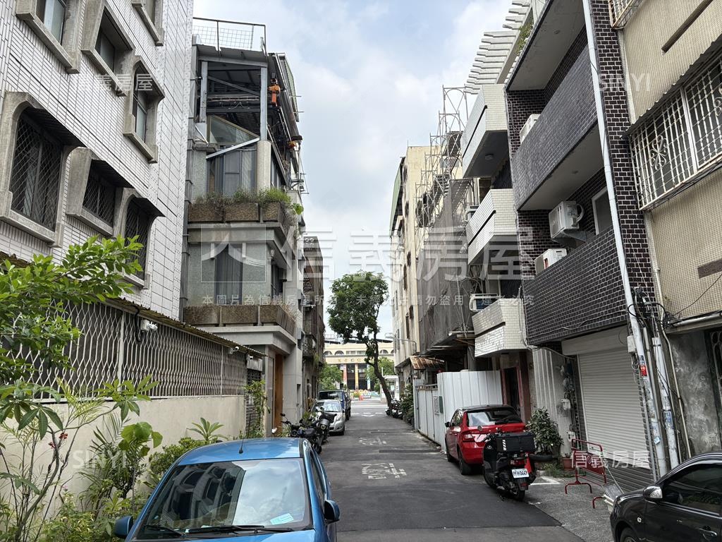 南區忠孝夜市旁邊間大三房房屋室內格局與周邊環境