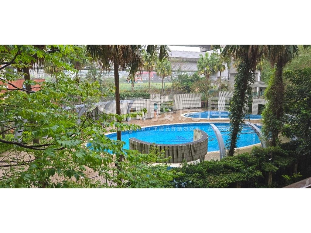 專任正面綠大地三房車位房屋室內格局與周邊環境