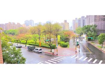 專任正面綠大地三房車位