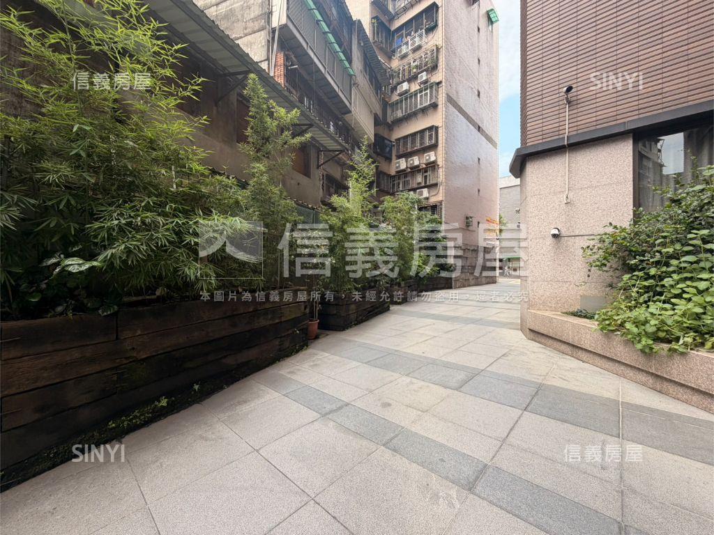 西門。麗德莊１１１號車位房屋室內格局與周邊環境
