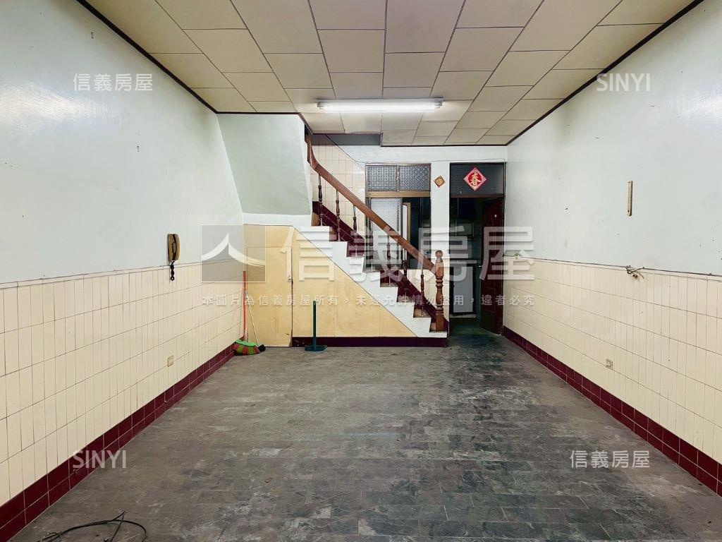 陽明商圈ＲＣ正四樓店住房屋室內格局與周邊環境