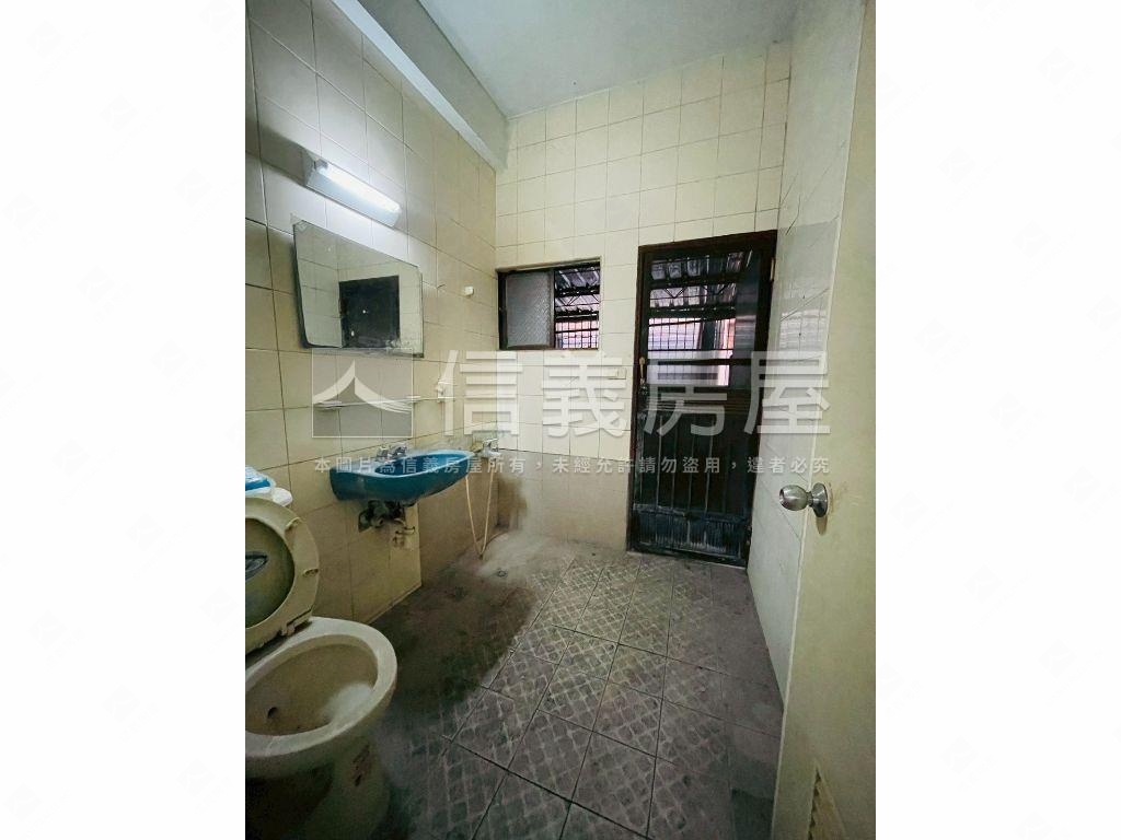 陽明商圈ＲＣ正四樓店住房屋室內格局與周邊環境