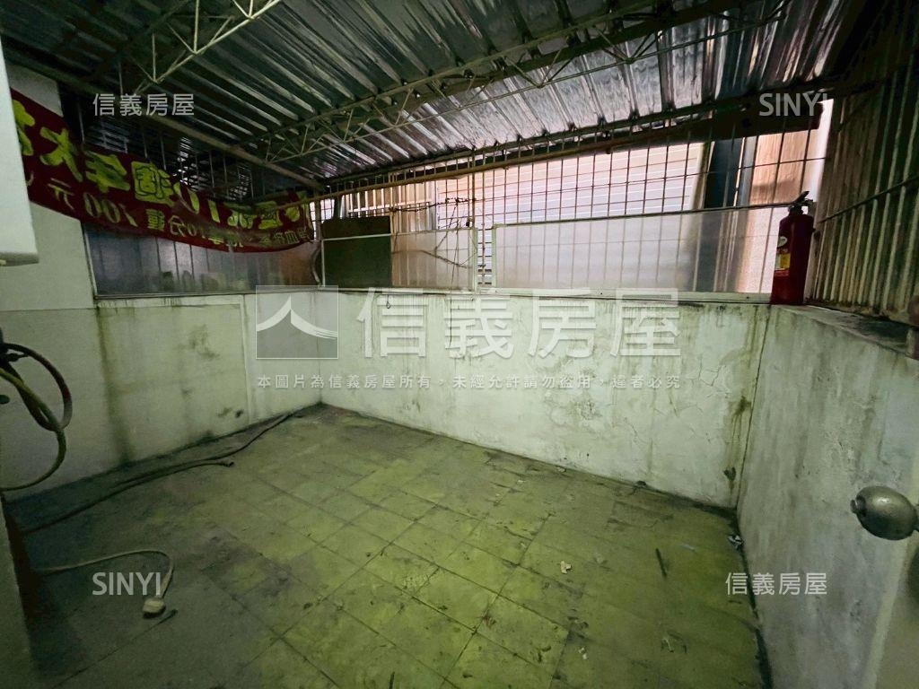 陽明商圈ＲＣ正四樓店住房屋室內格局與周邊環境