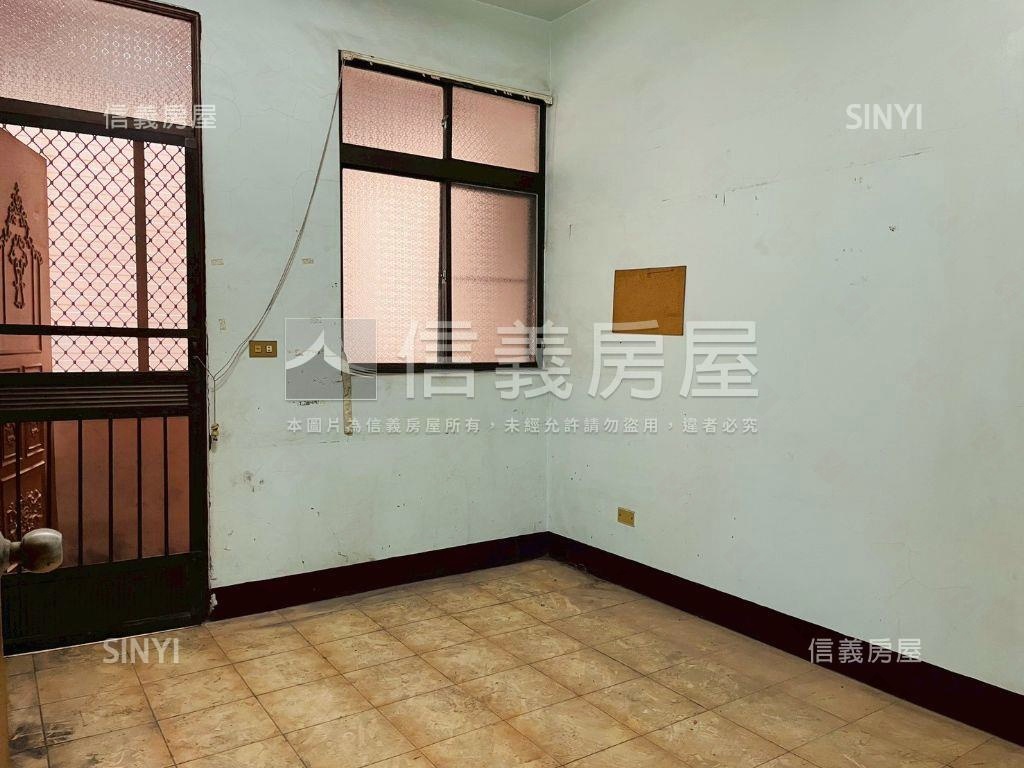 陽明商圈ＲＣ正四樓店住房屋室內格局與周邊環境