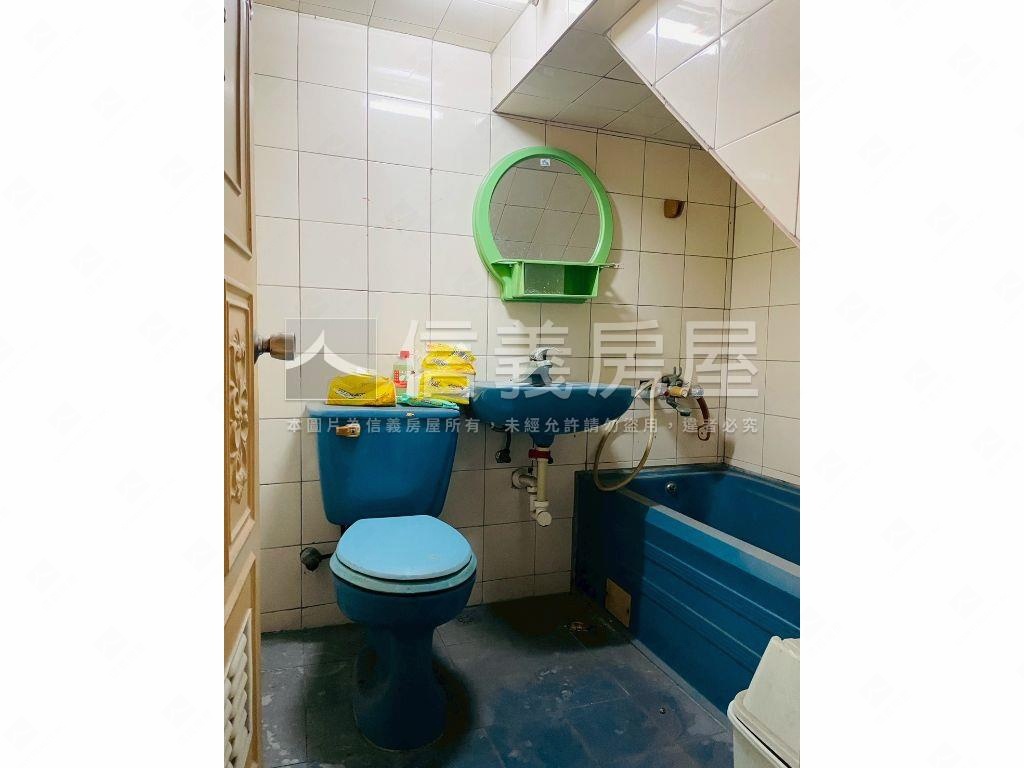 陽明商圈ＲＣ正四樓店住房屋室內格局與周邊環境