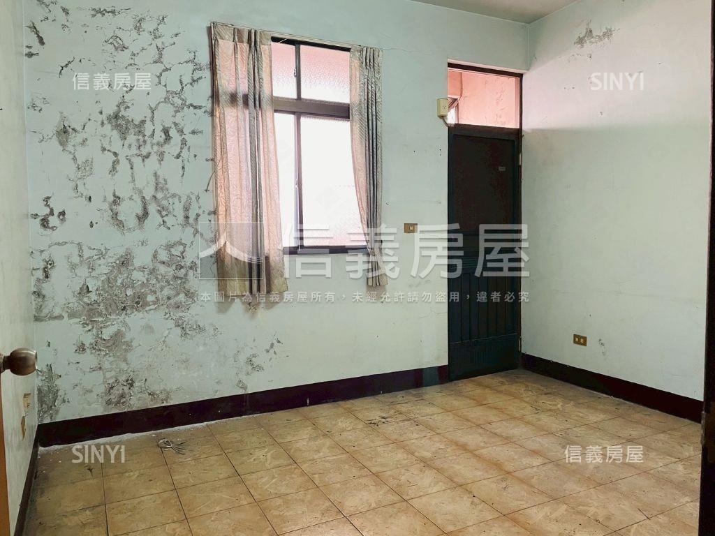 陽明商圈ＲＣ正四樓店住房屋室內格局與周邊環境