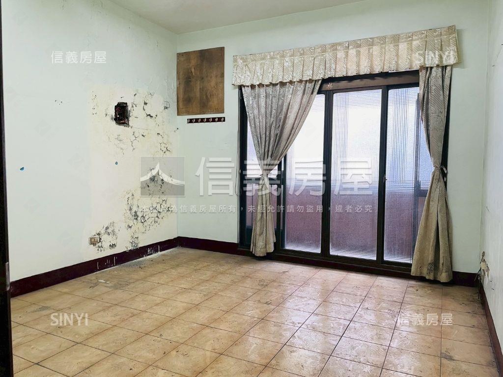 陽明商圈ＲＣ正四樓店住房屋室內格局與周邊環境