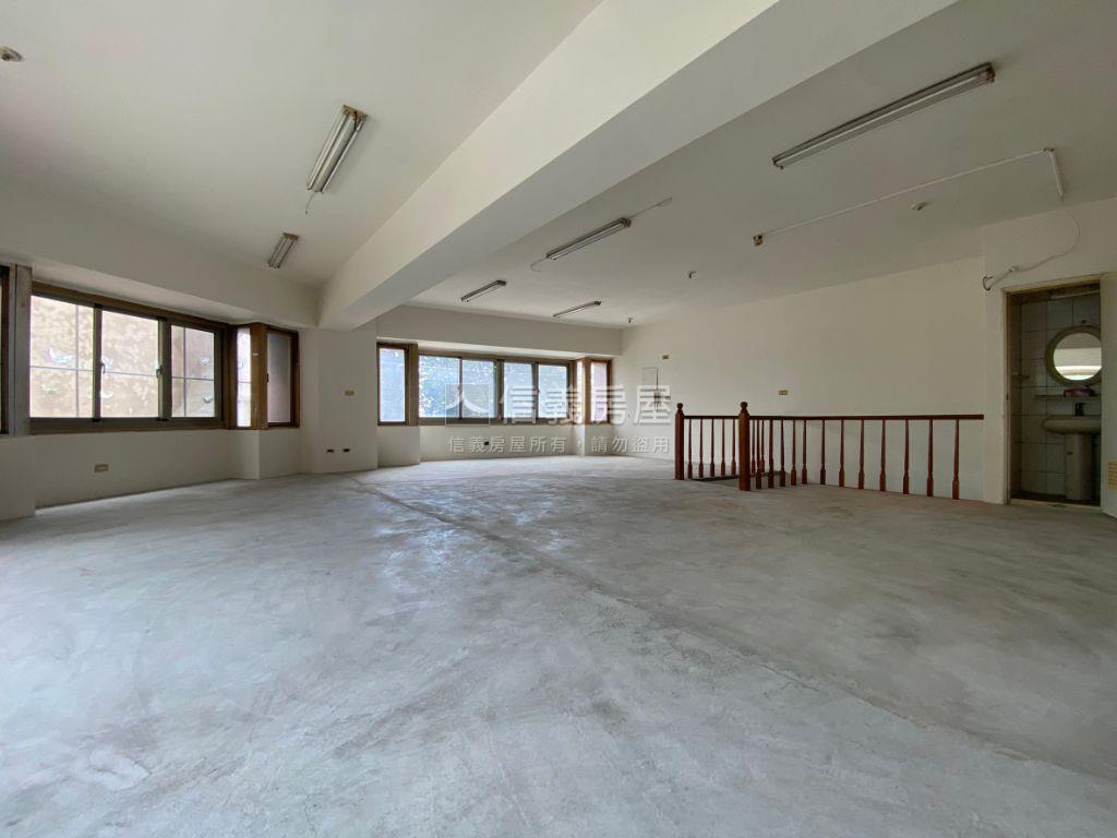 忠勇路角間店面房屋室內格局與周邊環境