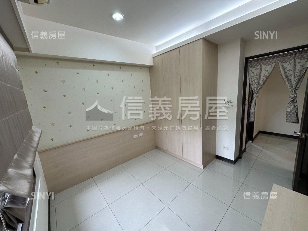 悠活郡南北座向三房平車房屋室內格局與周邊環境