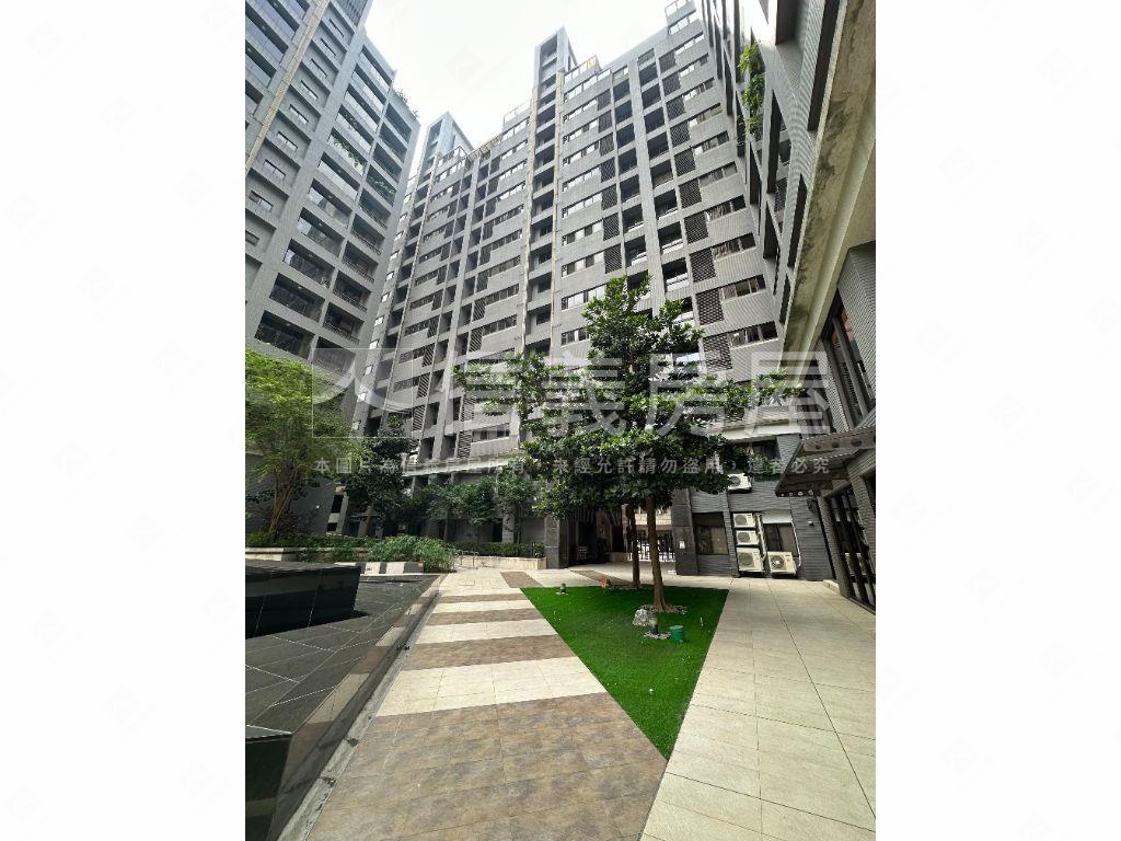 悠活郡南北座向三房平車房屋室內格局與周邊環境