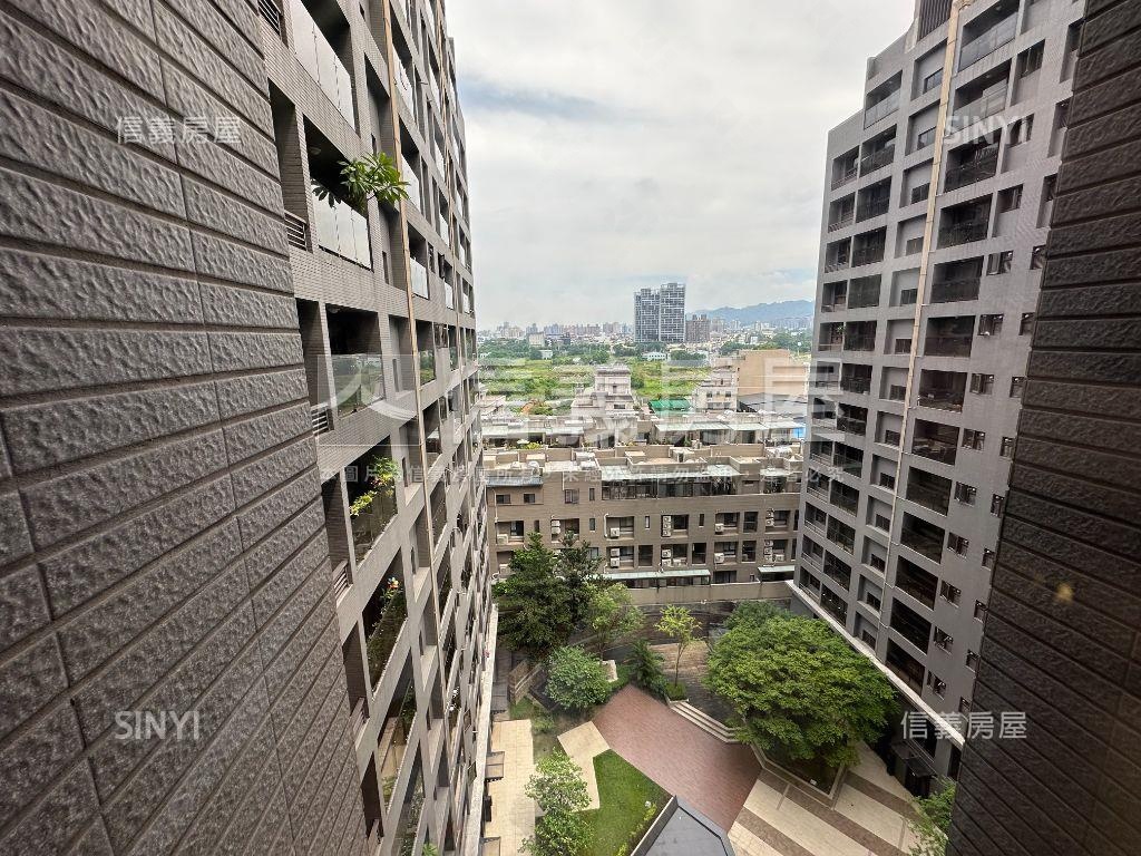 悠活郡南北座向三房平車房屋室內格局與周邊環境