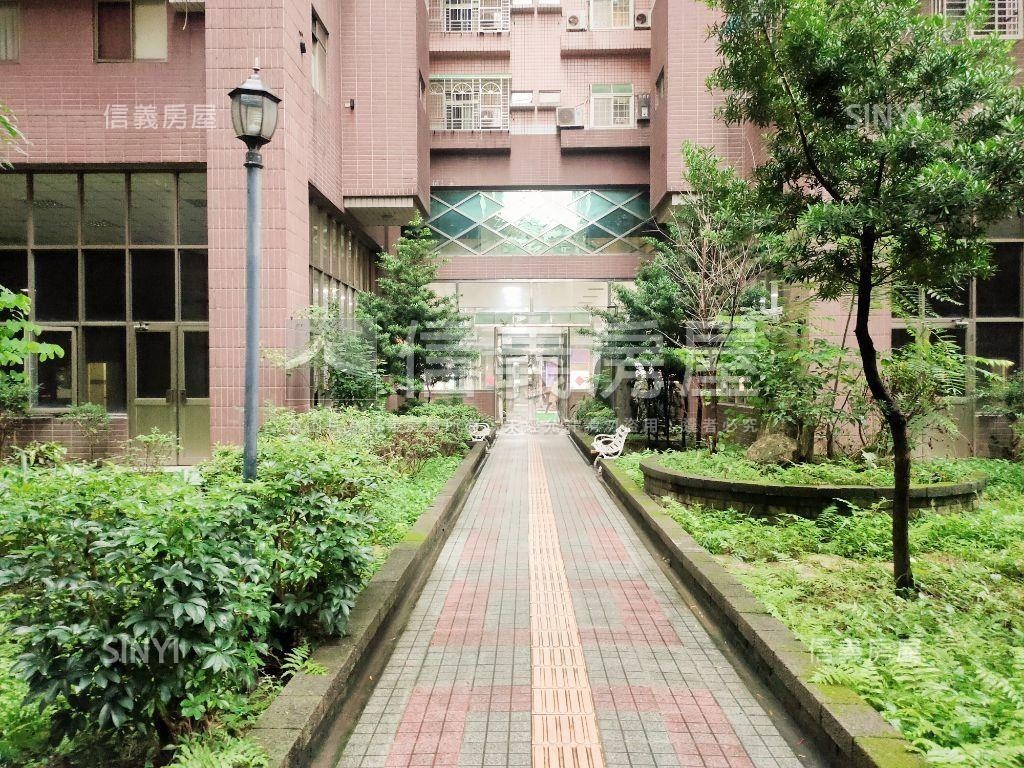 百仕園邊間三房平面車位房屋室內格局與周邊環境