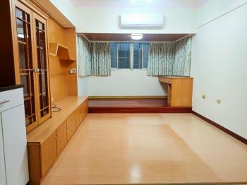 百仕園邊間三房平面車位