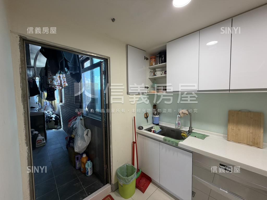 近捷運沿線百坪附雙平車位房屋室內格局與周邊環境