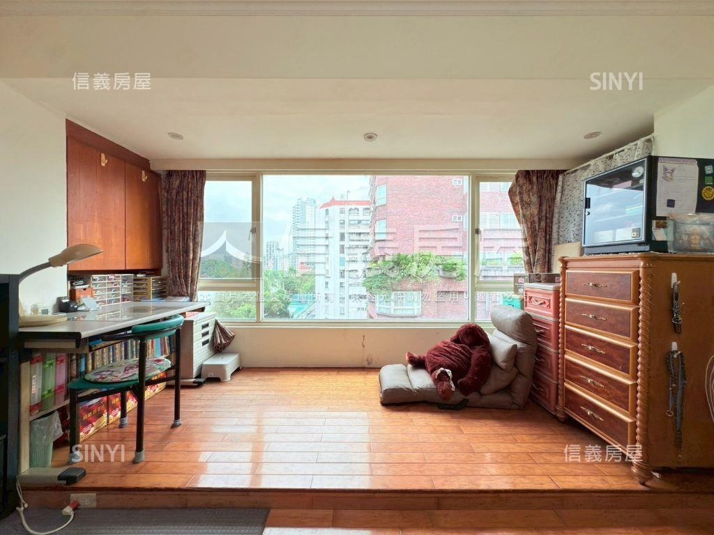 內湖捷運面碧湖絕景４房房屋室內格局與周邊環境