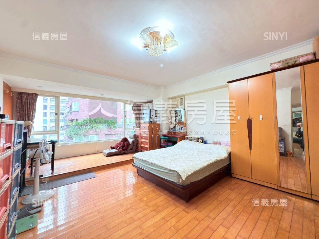 內湖捷運面碧湖絕景４房房屋室內格局與周邊環境