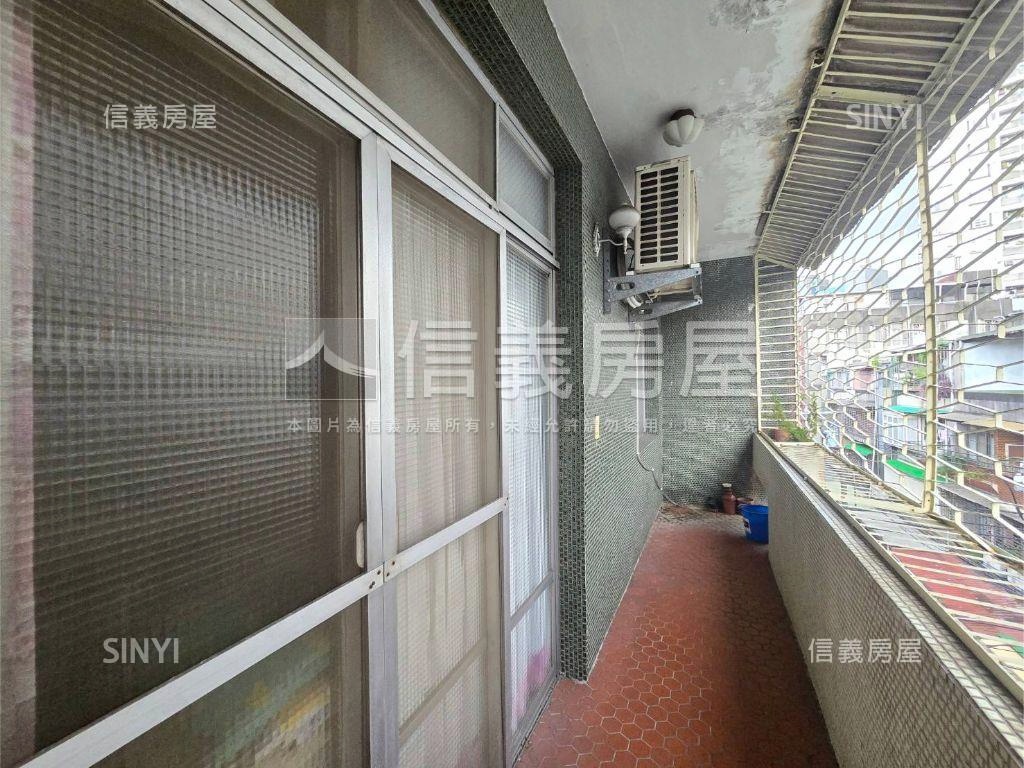 板橋車站邊間公寓頂加Ｂ房屋室內格局與周邊環境