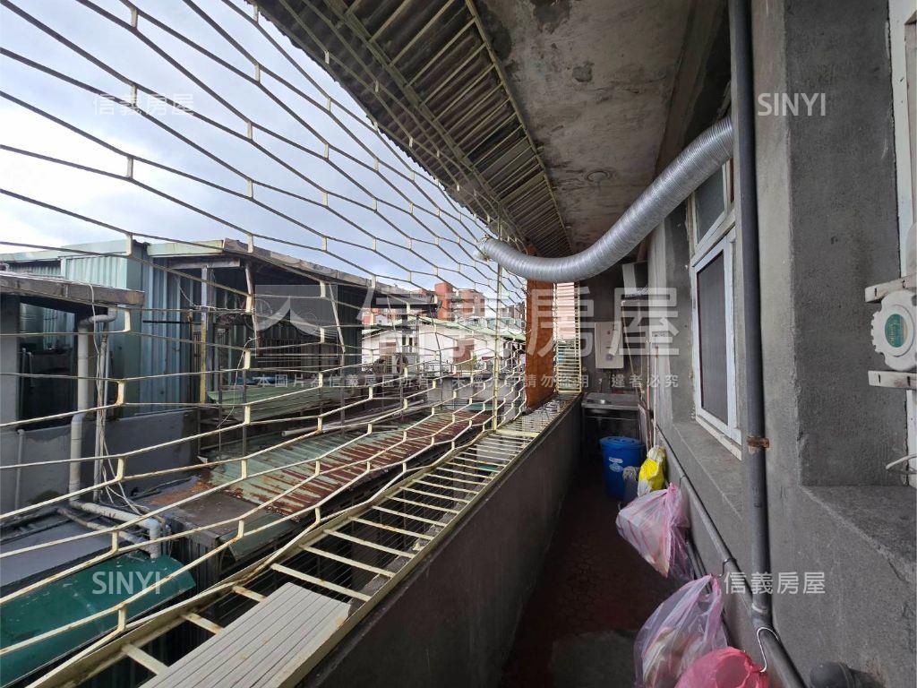 板橋車站邊間公寓頂加Ｂ房屋室內格局與周邊環境