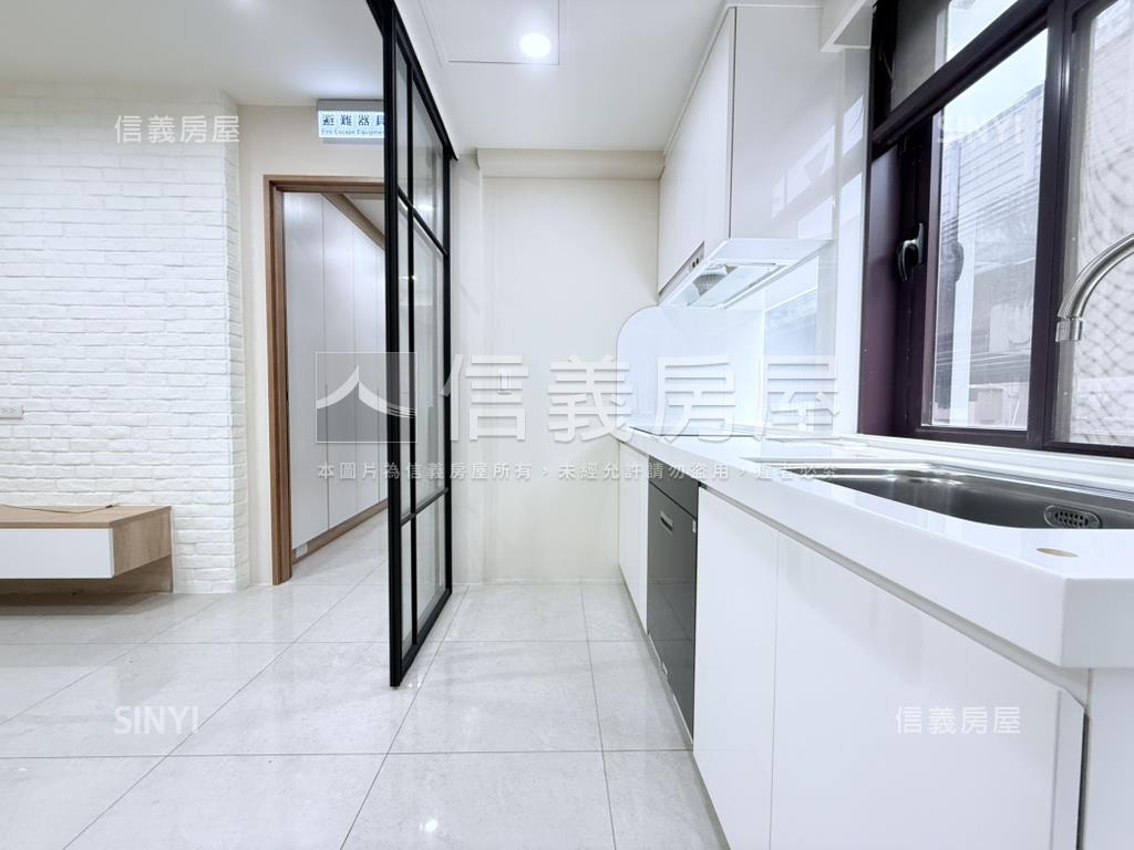 美裝電梯兩房稀有釋出房屋室內格局與周邊環境