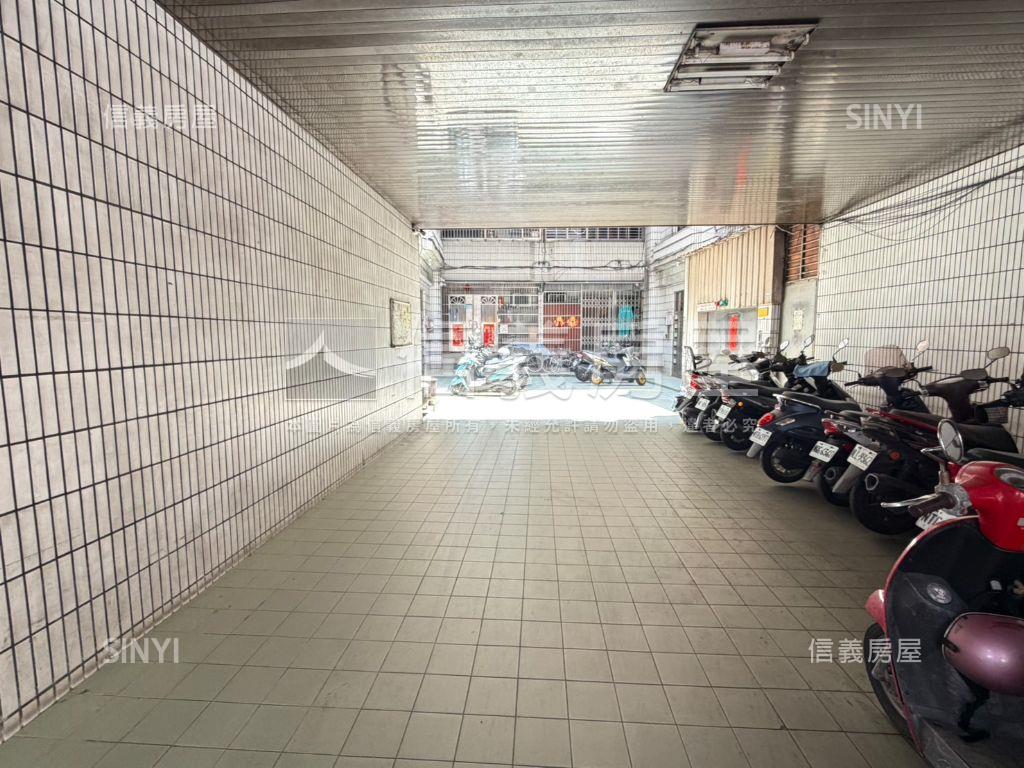 溫馨電梯精美三房車位房屋室內格局與周邊環境